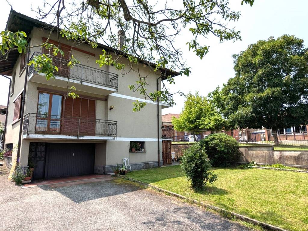 Villa a Invorio in Largo Alpini - Foto 2