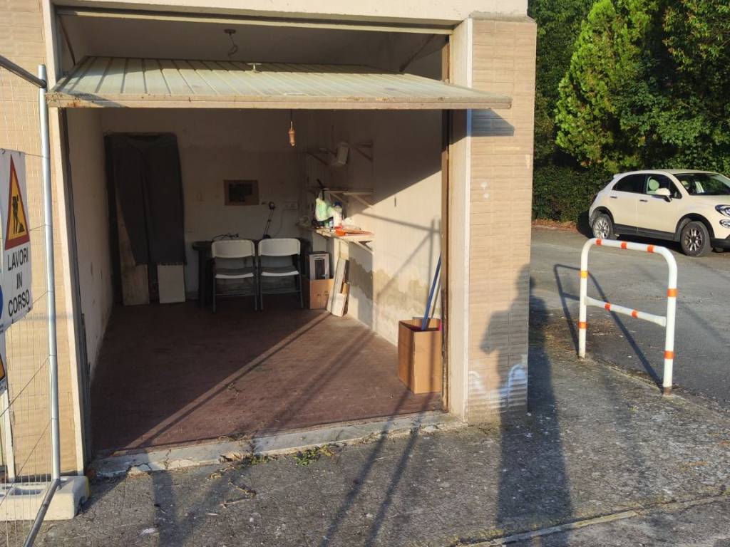 Box / garage a Arezzo in Via Beato Angelico, 21 - Foto 2