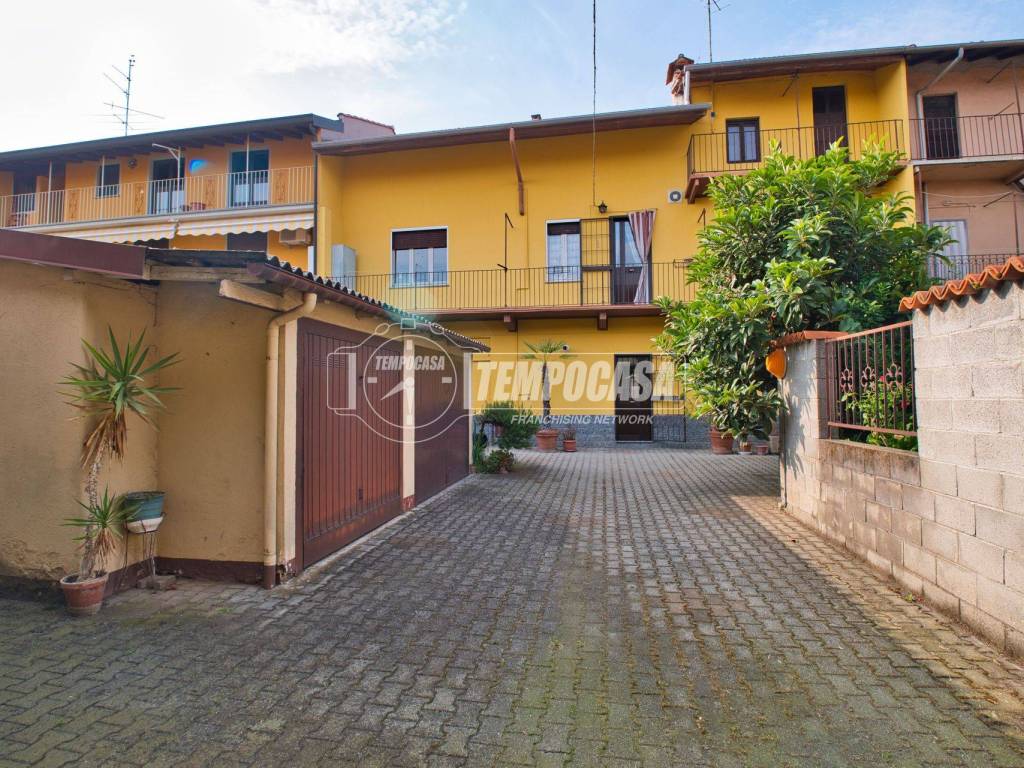 Casa indipendente a Galliate in Vicolo Alberto Villano - Foto 2