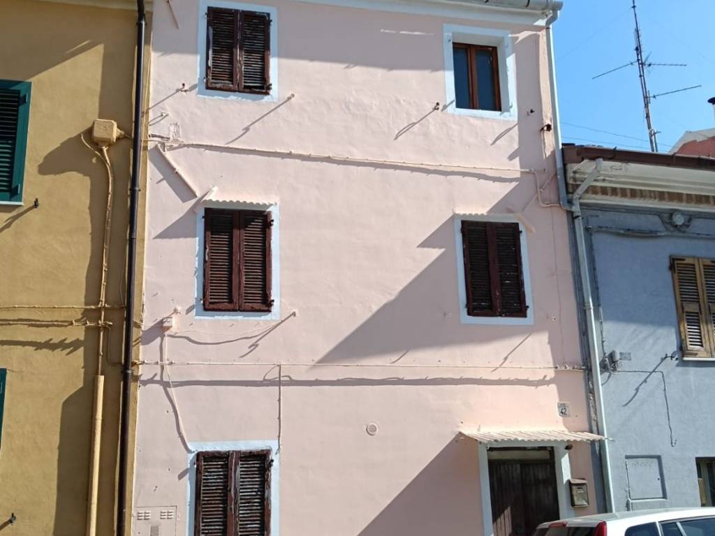 Casa indipendente a Falconara marittima in Via 25 Aprile - Foto 2