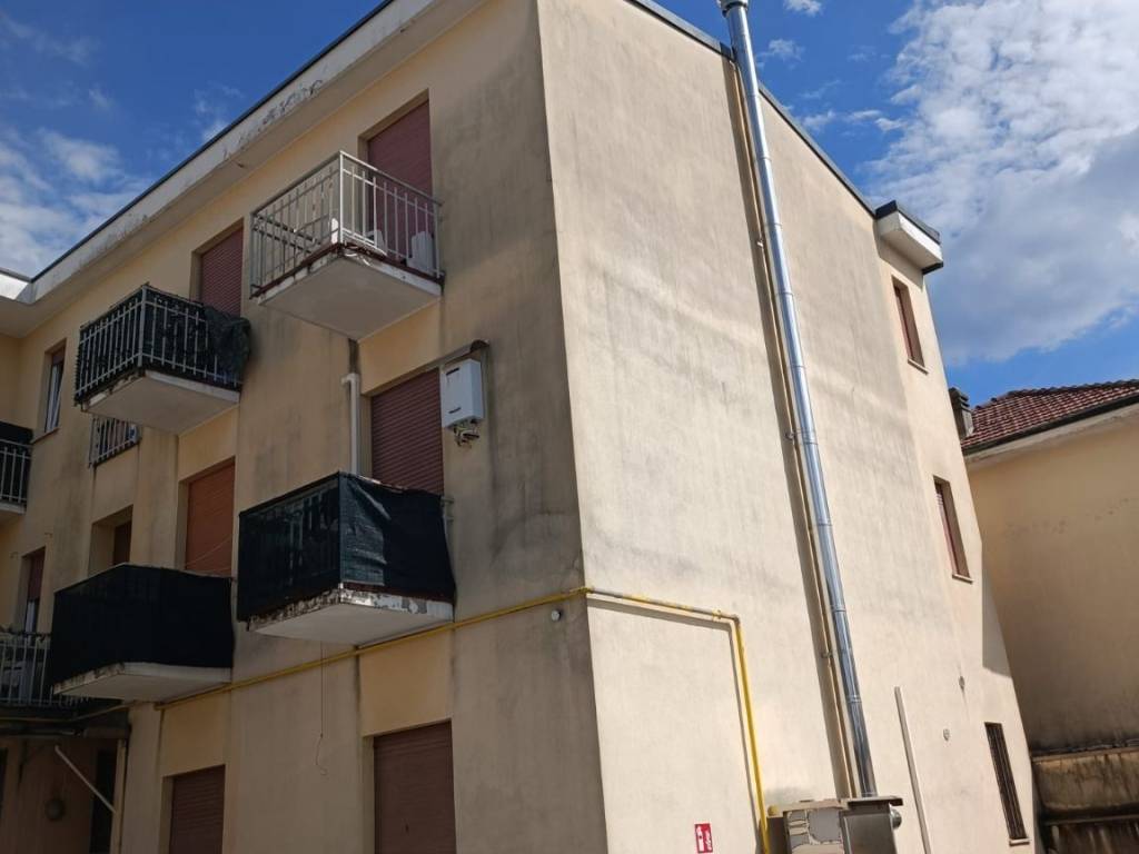 Appartamento a Cardano al campo in Via Roma - Foto 2