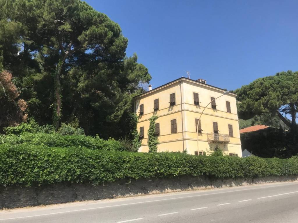 Palazzo / stabile a Cupra marittima in Corso Vittorio Emanuele, 164 - Foto 2