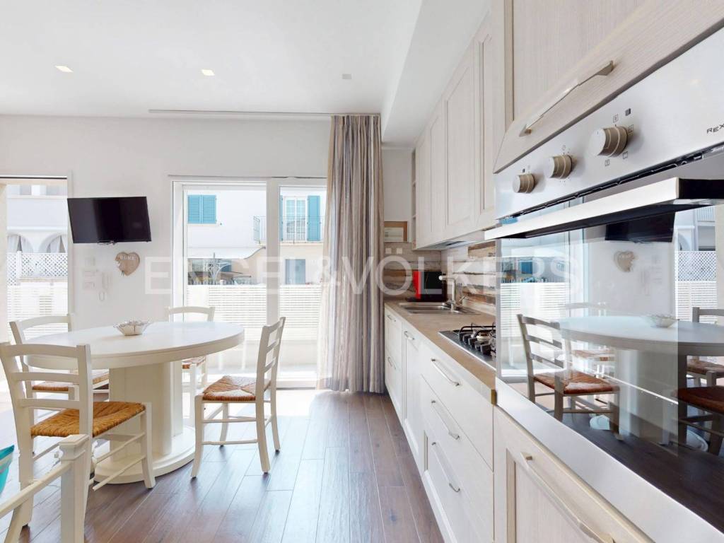 Villa a Riccione in Viale Enrico Toti, 5 - Foto 2