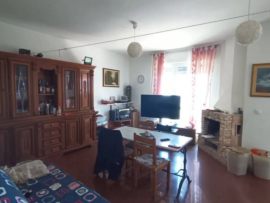 Appartamento a Castelnuovo magra in Via Di Mezzo S.N.C. - Foto 3