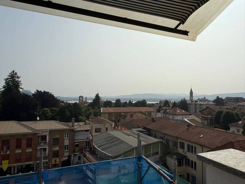 Attico / mansarda a Arona in Via Ingegner Gian Giacomo Ponti, 13 - Foto 2
