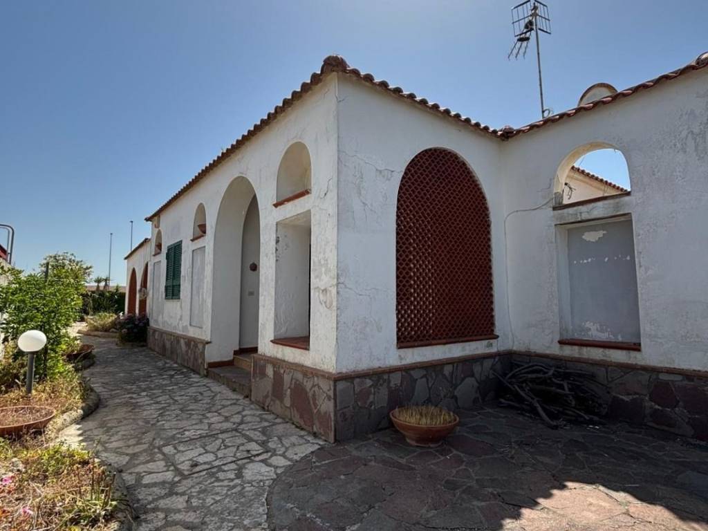 Villa a Castel volturno in Strada Statale Domiziana, 1089 - Foto 3