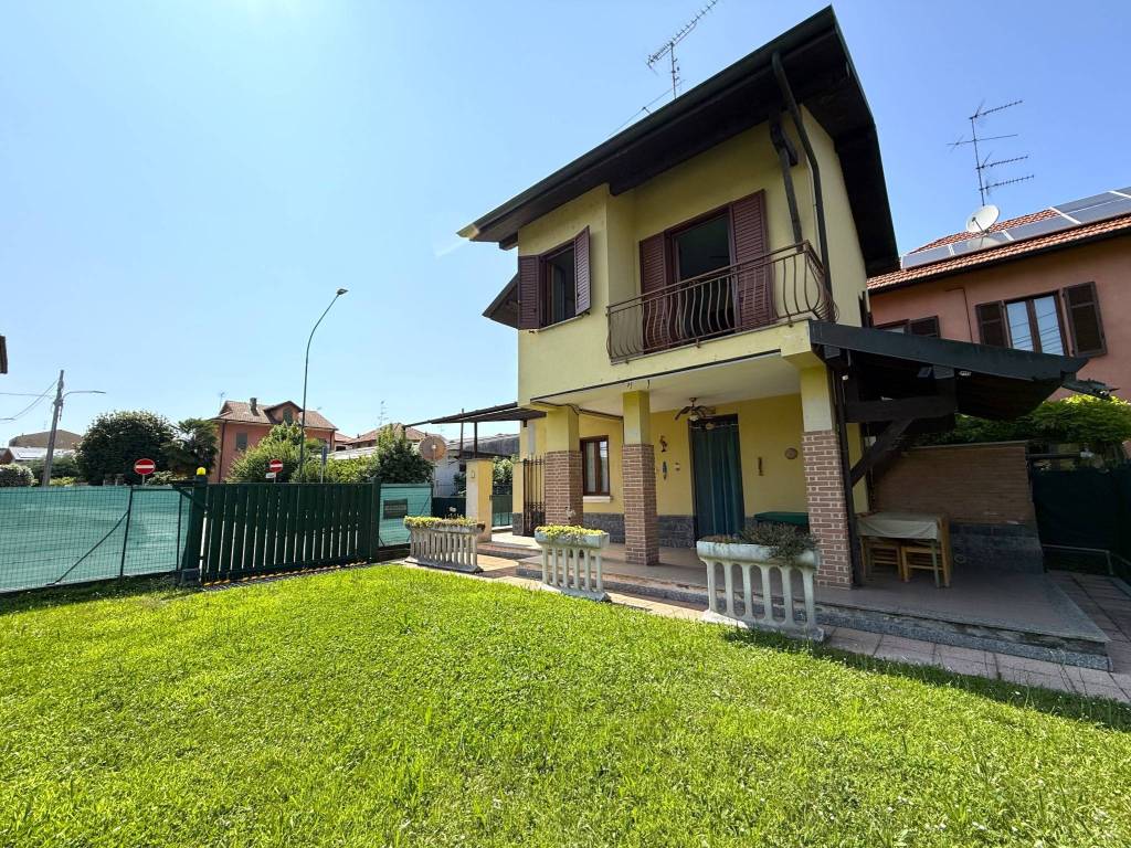 Villa a Arona in Via Milano, 107 - Foto 2