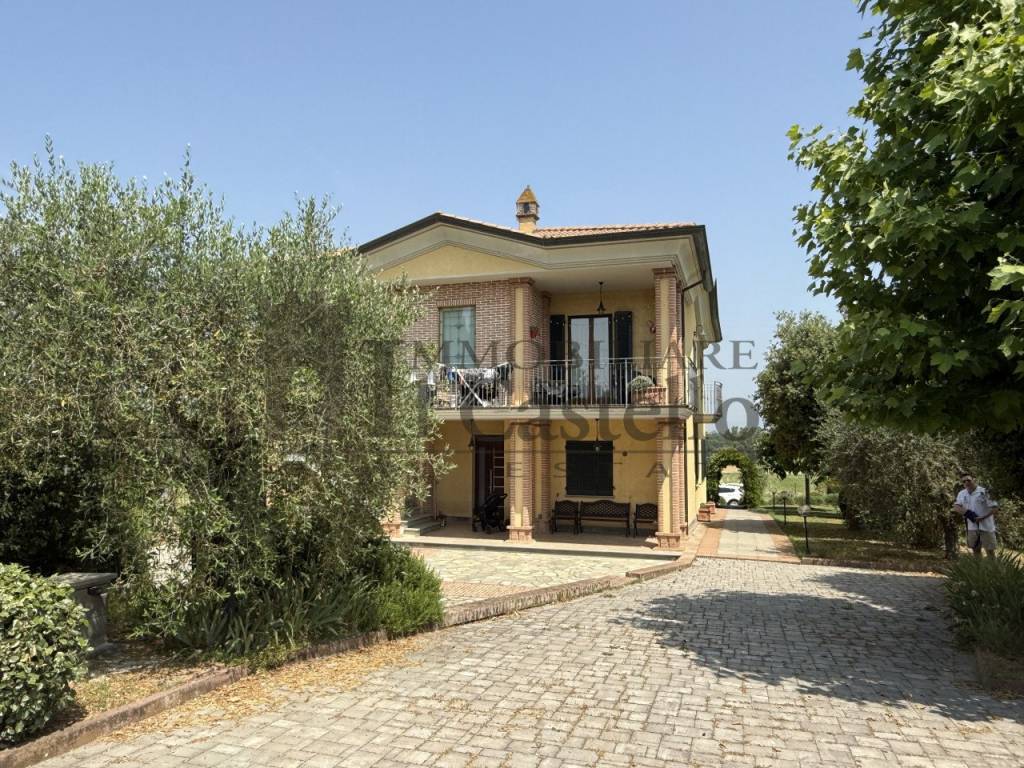Villa a Castiglione del lago in Via Soccorso - Foto 3