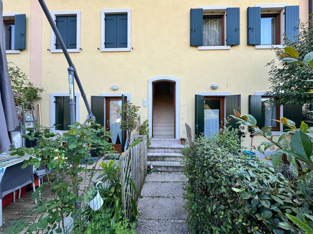 Appartamento a Pastrengo in Via Piovezzano Vecchia, 33 - Foto 4