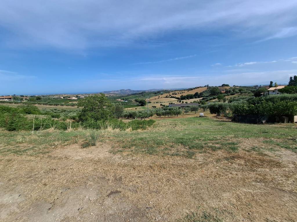 Terreno a Controguerra in Strada Provinciale Gabbiano Controguerra - Foto 2