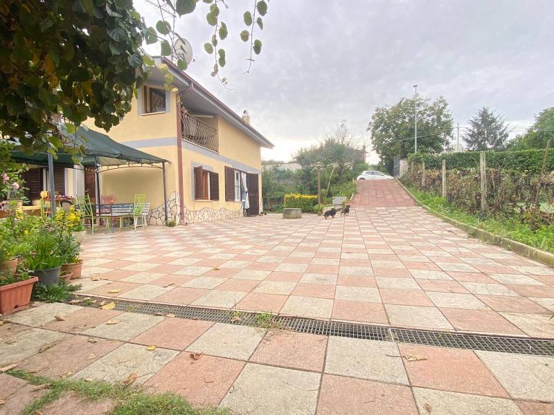 Villa a Aprilia in Via Monte Pisanino - Foto 2