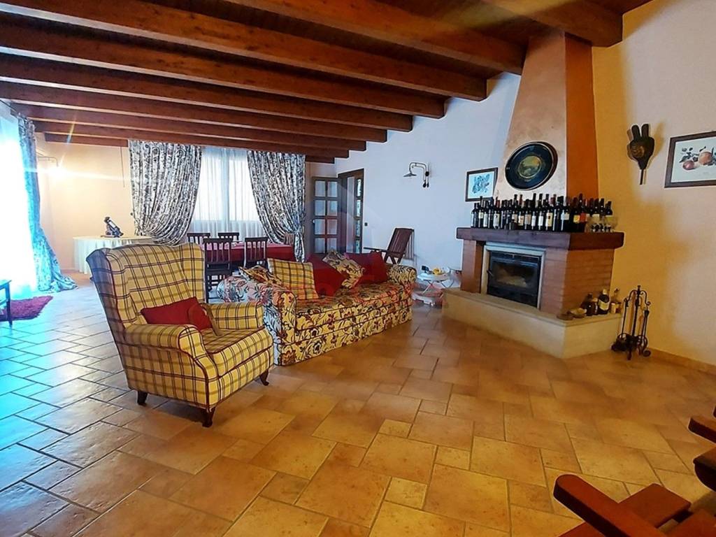 Casa indipendente a Andria in Via Castel del Monte - Foto 5