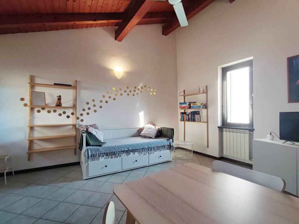 Appartamento a Castelletto sopra ticino in Via Camillo Benso di Cavour - Foto 2