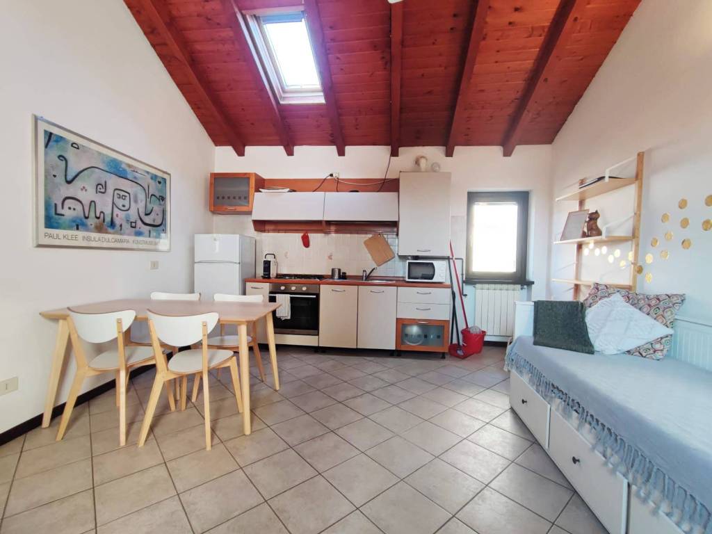 Appartamento a Castelletto sopra ticino in Via Camillo Benso di Cavour - Foto 4