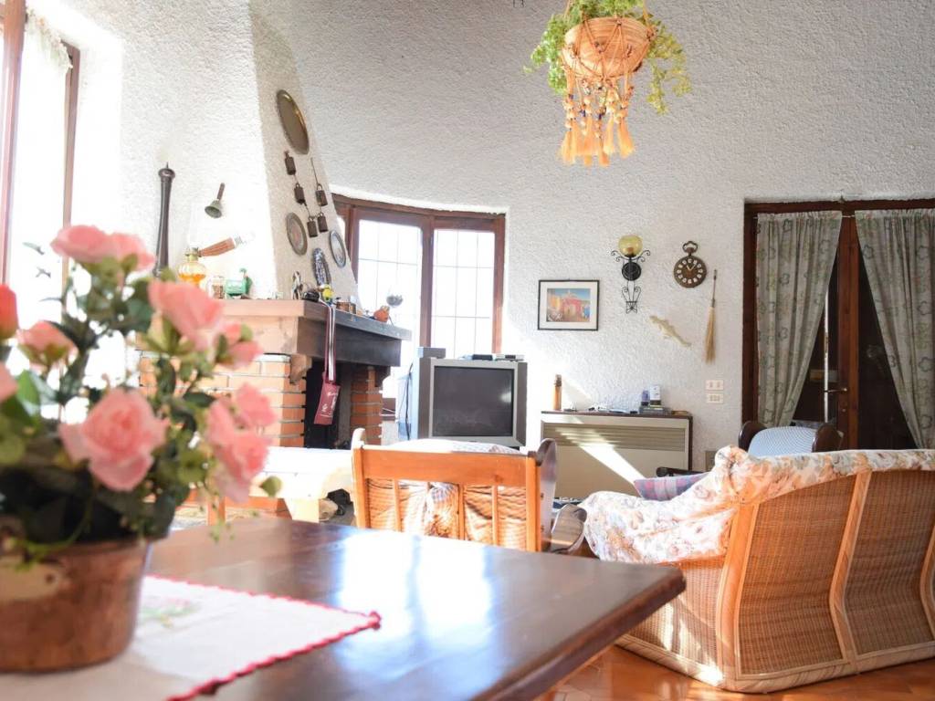 Villa a Margno in Via De Amicis - Foto 3