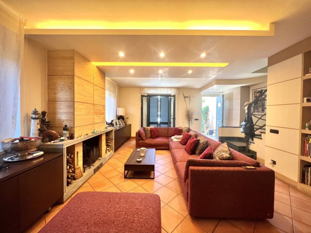 Villa a Camaiore in Via Francesco Crispi - Foto 2