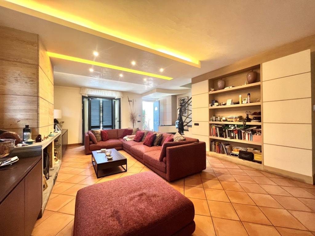 Villa a Camaiore in Via Francesco Crispi - Foto 3