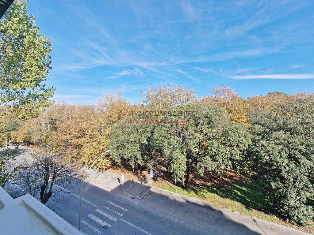 Attico / mansarda a Viareggio in Viale Michelangelo Buonarroti - Foto 4