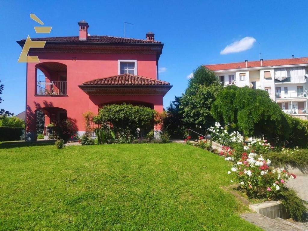 Villa a San damiano d'asti in Via Massimo d'Azeglio, 19 - Foto 2