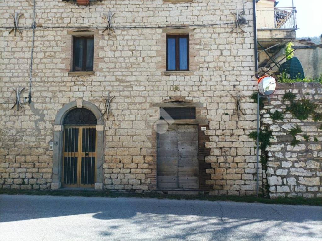 Appartamento a Gubbio in Via Tifernate - Foto 4