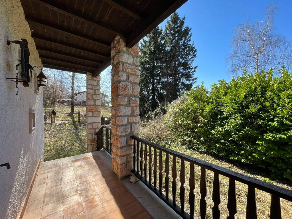 Villa a Ferrara di monte baldo in PIAZZA GENERAL CANTORE - Foto 2