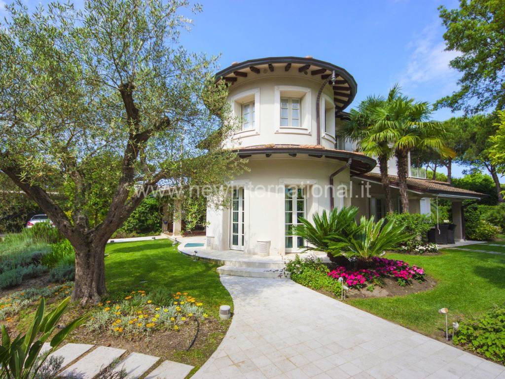 Villa a Forte dei marmi in Via Gorizia - Foto 3