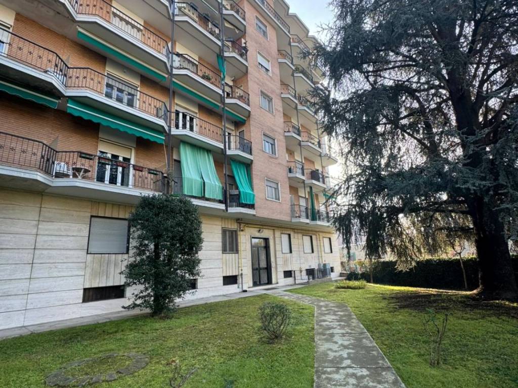 Appartamento a Vercelli in Largo Giuseppe Giusti, 11 - Foto 2