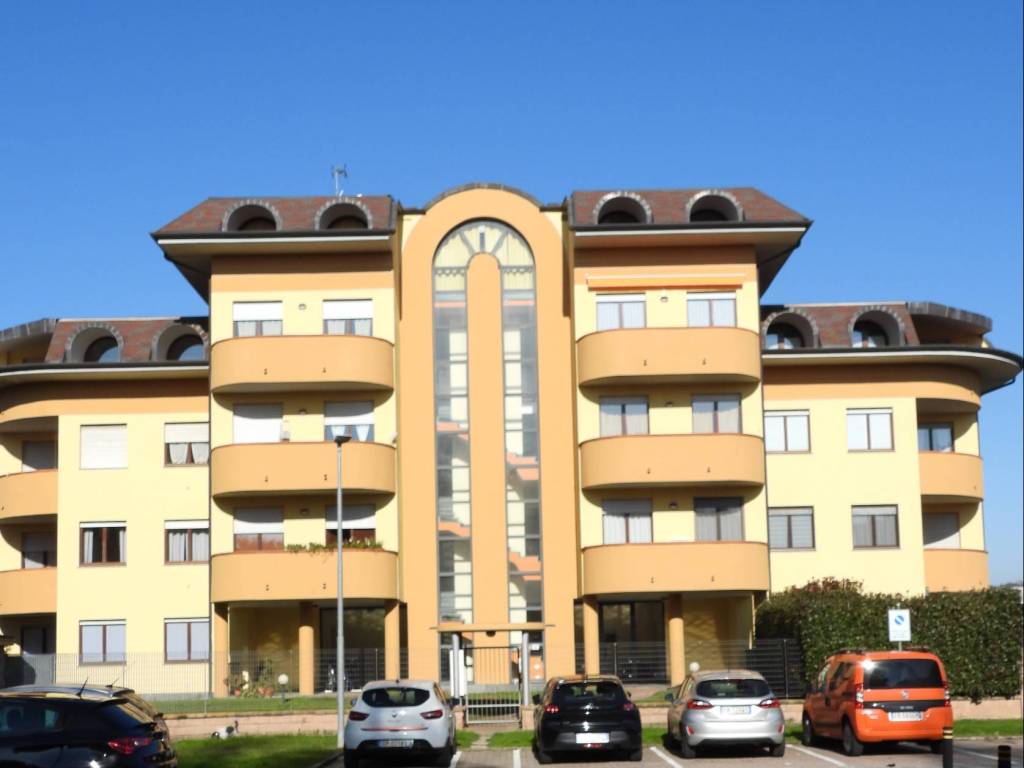 Appartamento a Borgomanero in Via Antonio Vivaldi, 22 - Foto 2