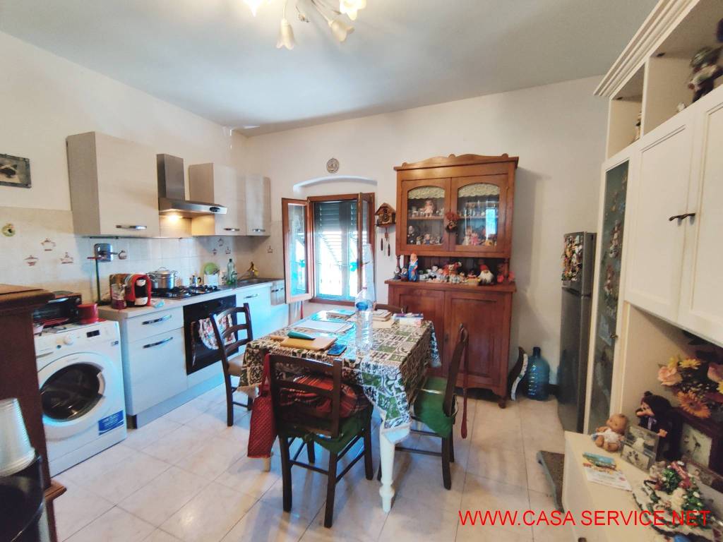 Appartamento a Montevarchi in Via Aretina, 314 - Foto 2