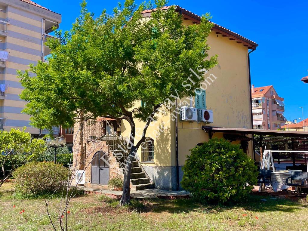 Casa indipendente a Ventimiglia in Via Dante Alighieri - Foto 2