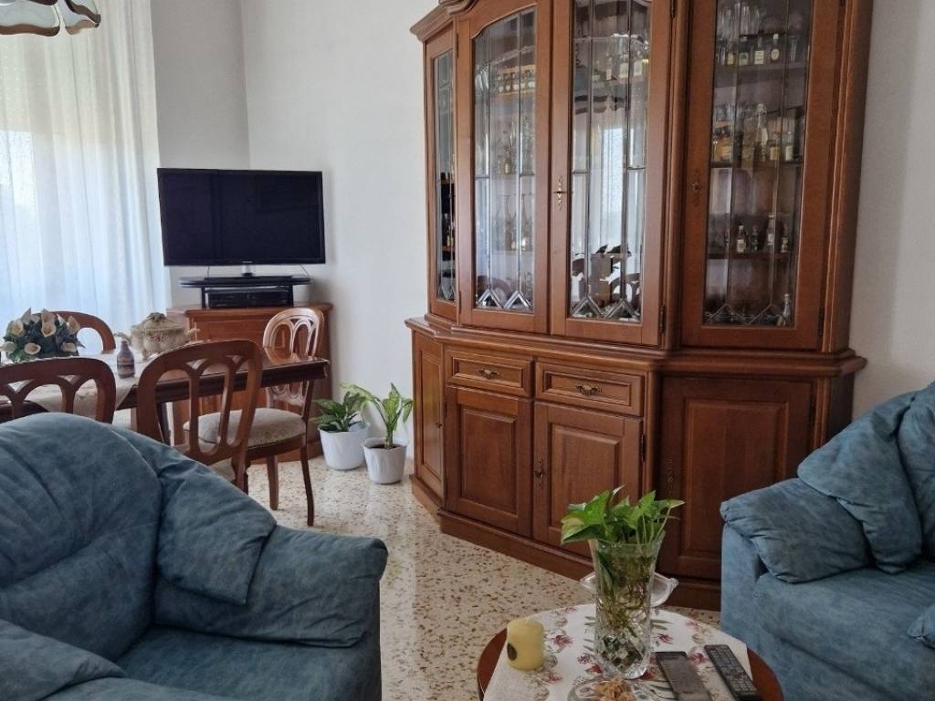 Appartamento a Ferrara in Via Raffaele Sansoni - Foto 2