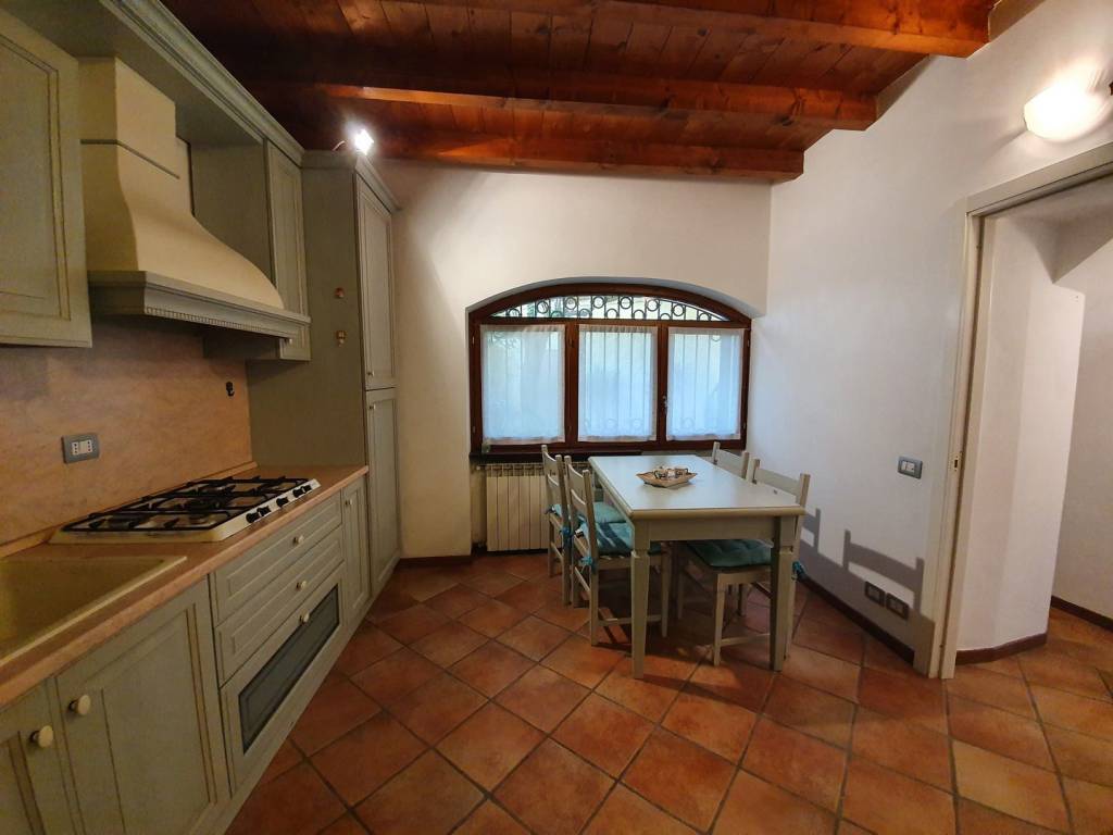 Appartamento a Gavirate in Piazza 20 Settembre - Foto 4