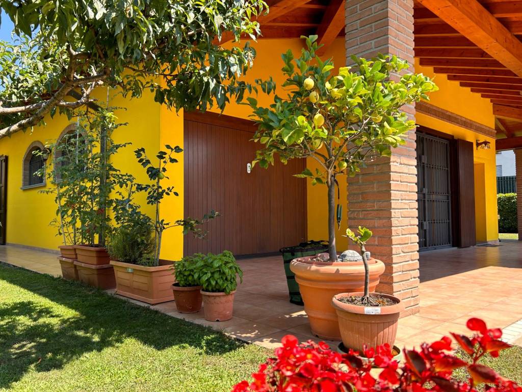 Villa a Castiraga vidardo in Via Papa Luciani Giovanni Paolo I, 4 - Foto 3