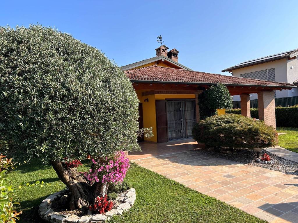 Villa a Castiraga vidardo in Via Papa Luciani Giovanni Paolo I, 4 - Foto 4