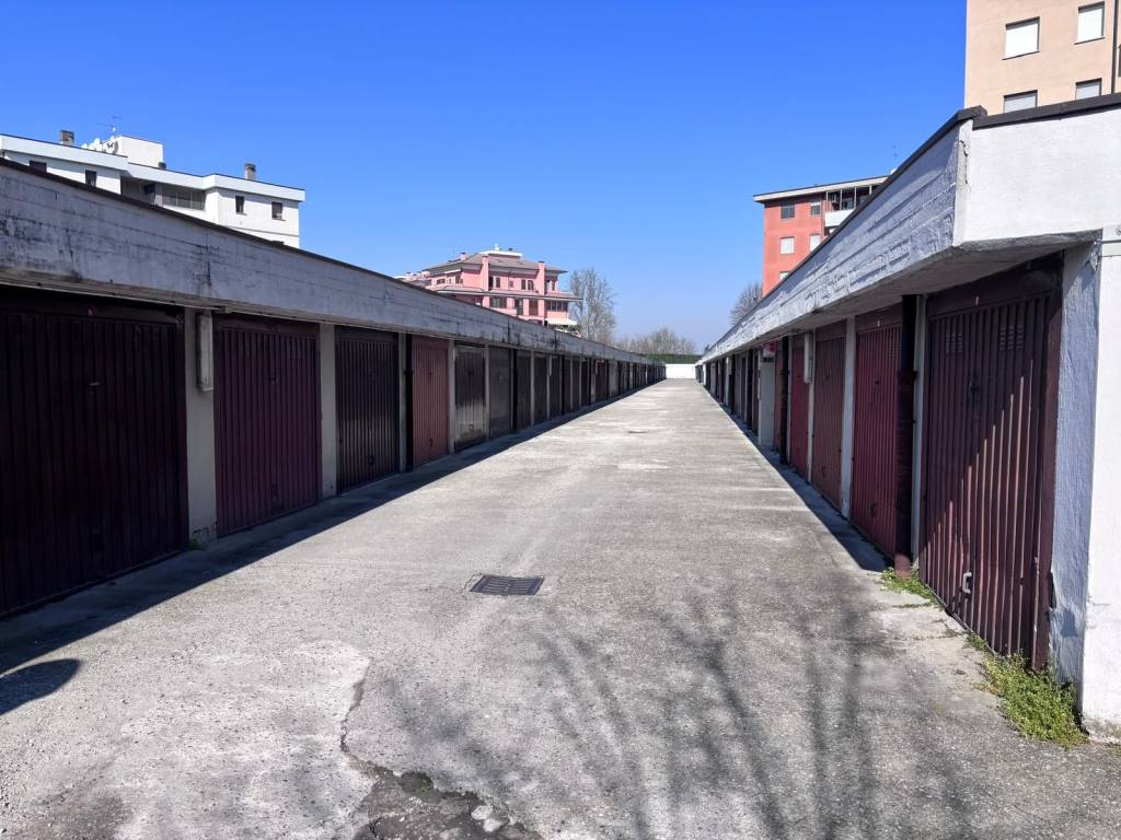 Box / garage a Tavazzano con villavesco in Via 1 Maggio, 39 - Foto 2