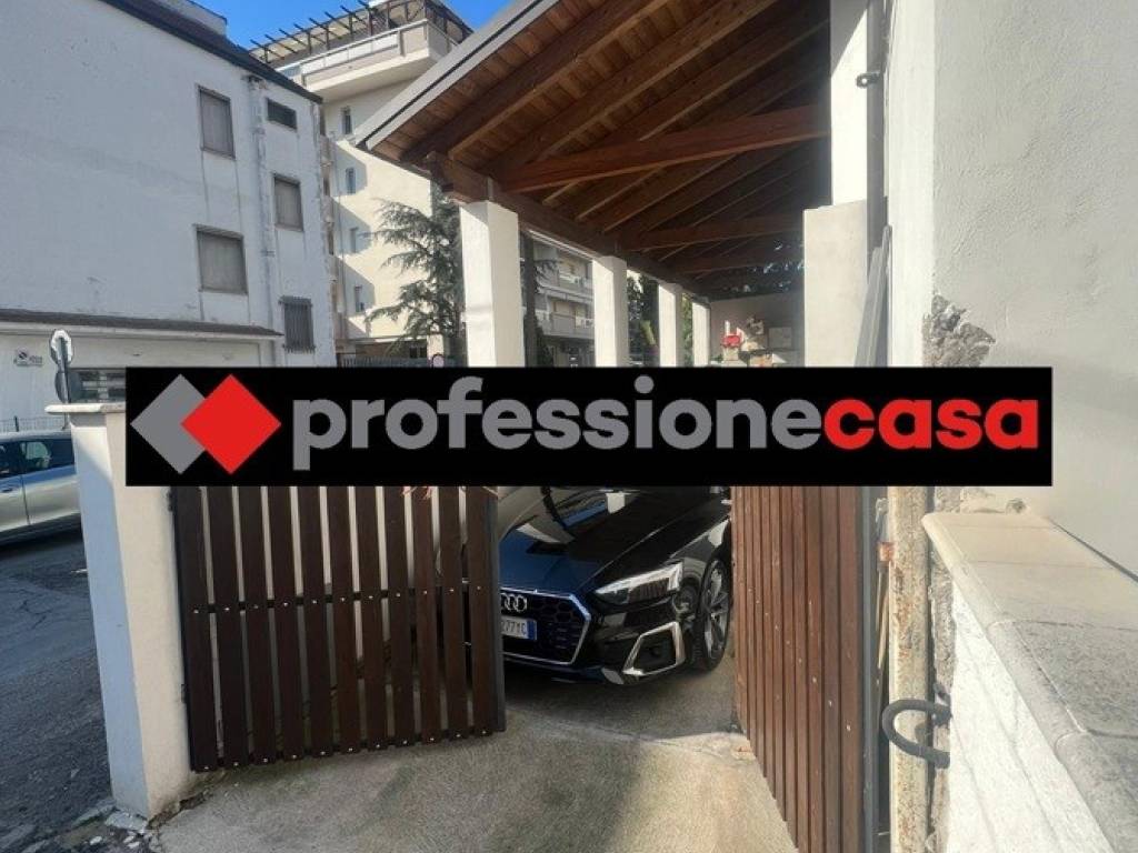 Casa indipendente a Chieti in VIA MANOPPELLO, 27 - Foto 2