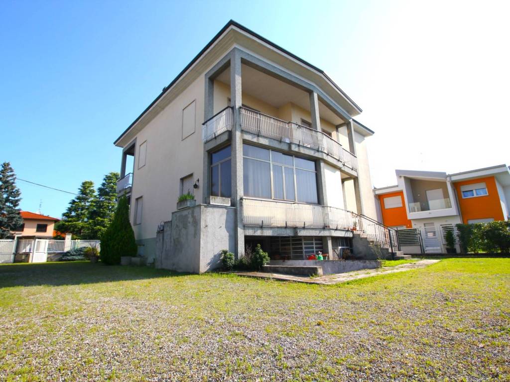 Villa a Gorla minore in Via Arno - Foto 4