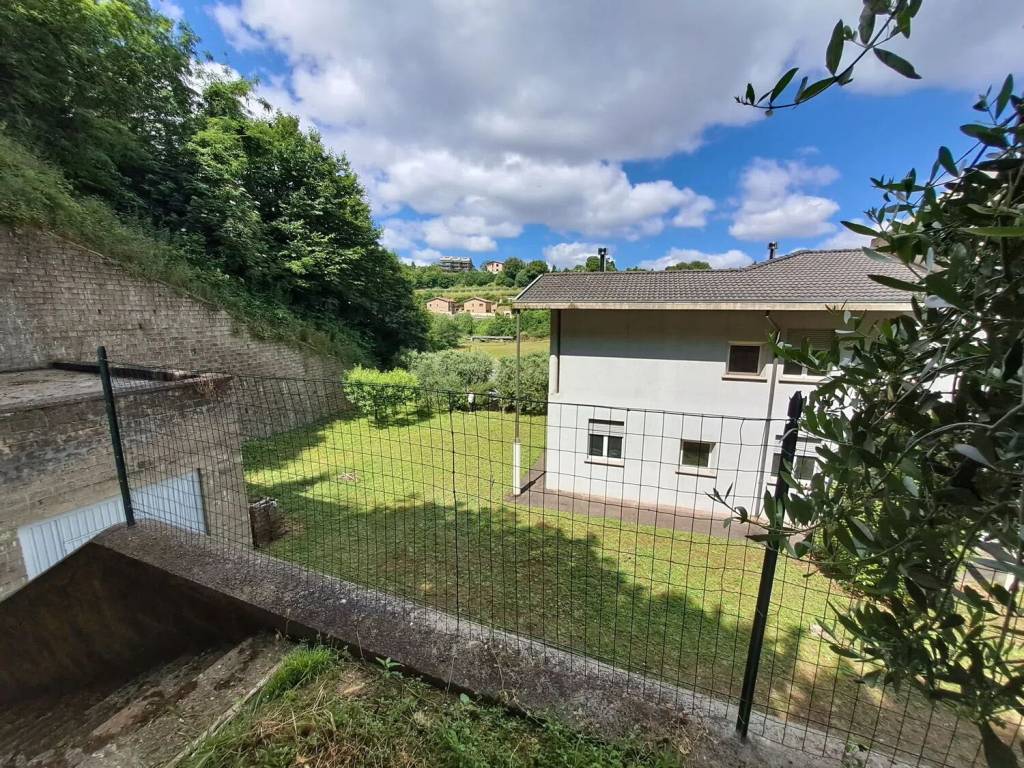 Villa a Acquapendente in Via Raffaello S.N.C. - Foto 2