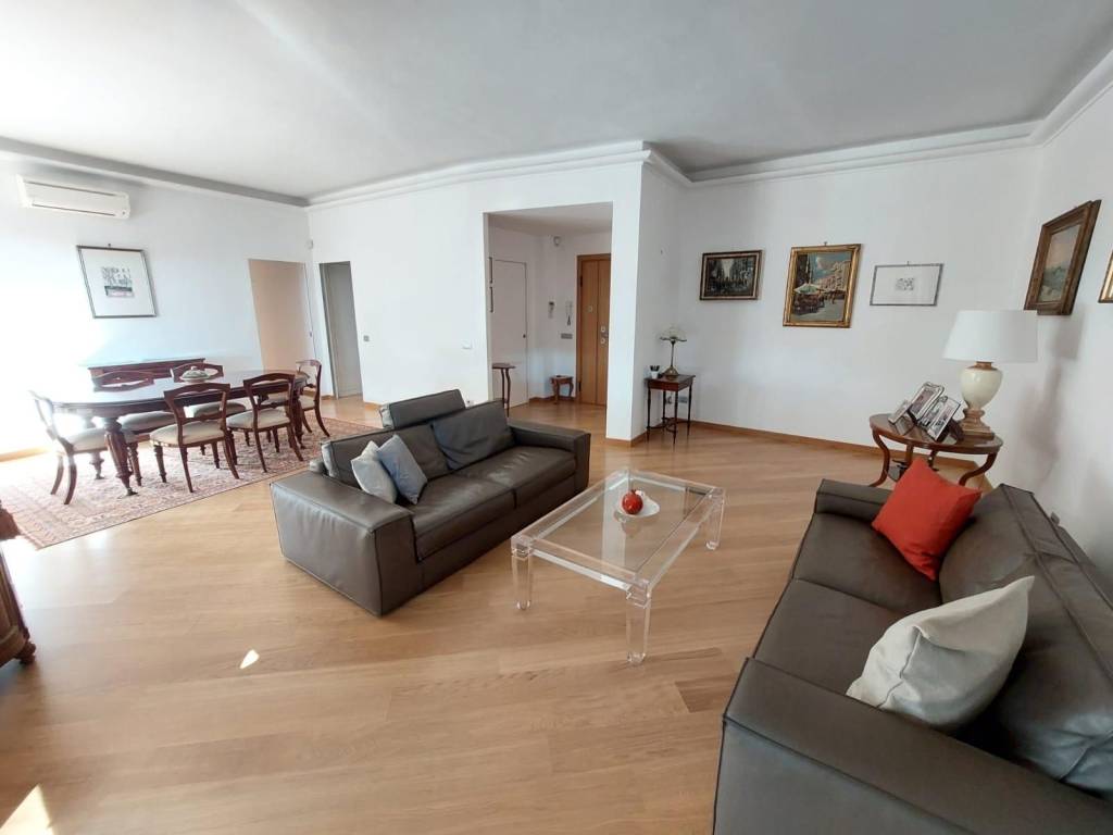 Appartamento a Roma in Via Giovanni Salviucci, 3 - Foto 2