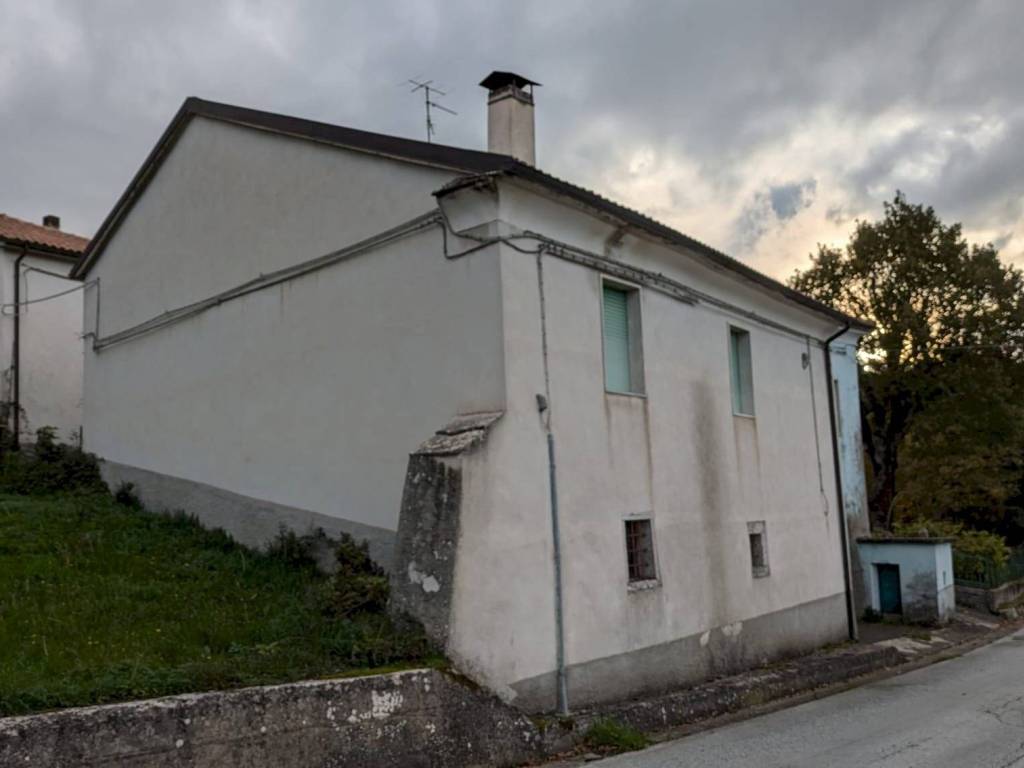 Casa indipendente a Castelpetroso in Via Fiaschi, 1 - Foto 2