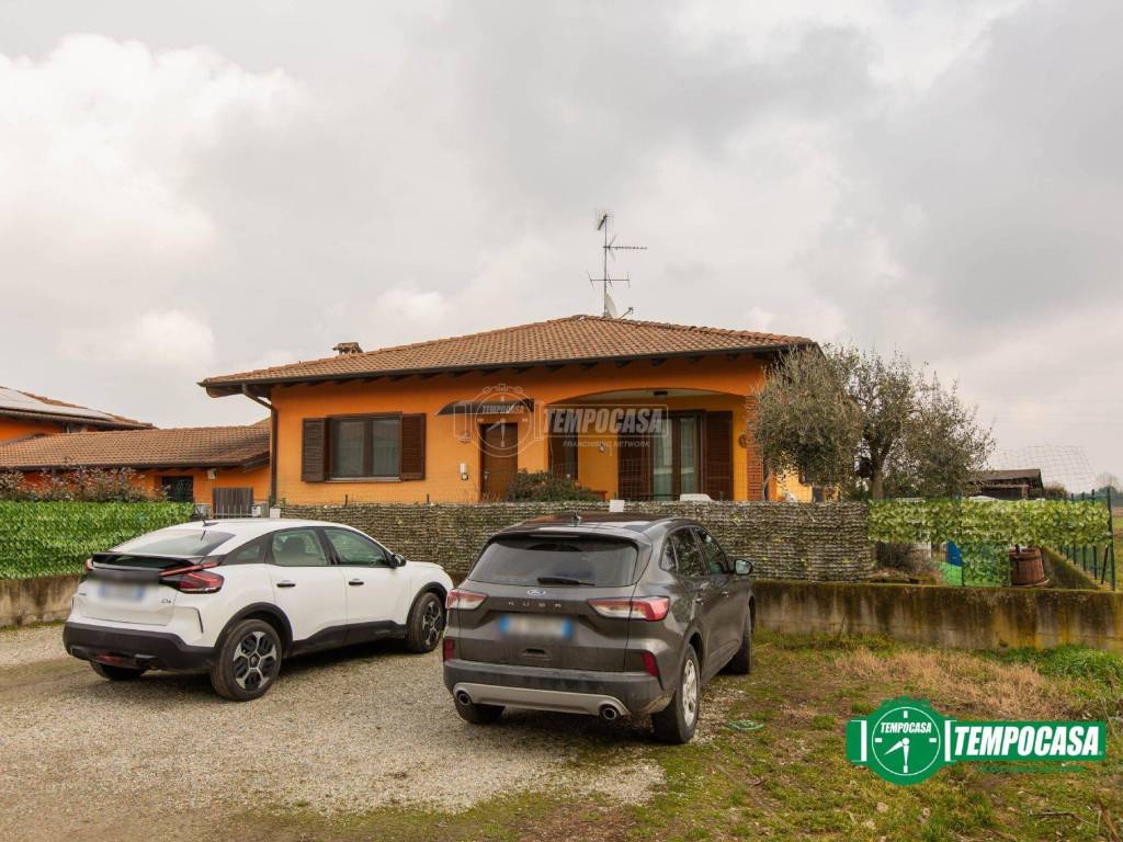 Villa a Bellinzago novarese in Via Cameri 92 - Foto 3