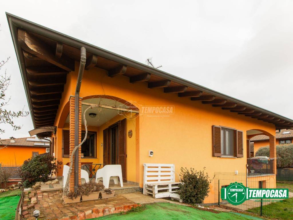 Villa a Bellinzago novarese in Via Cameri 92 - Foto 4