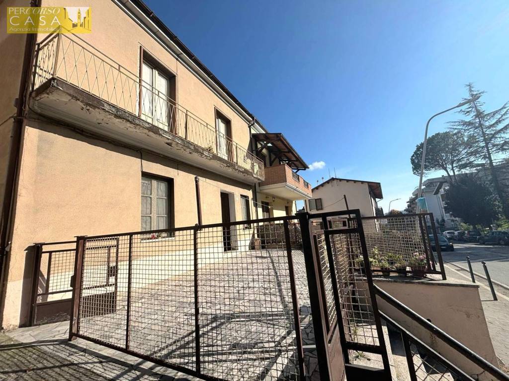 Casa indipendente a Teramo in Viale Giovanni Bovio - Foto 2