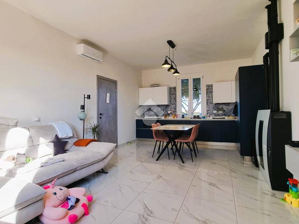 Villa a Bagnolo san vito in Via De Gasperi A., 30 - Foto 3