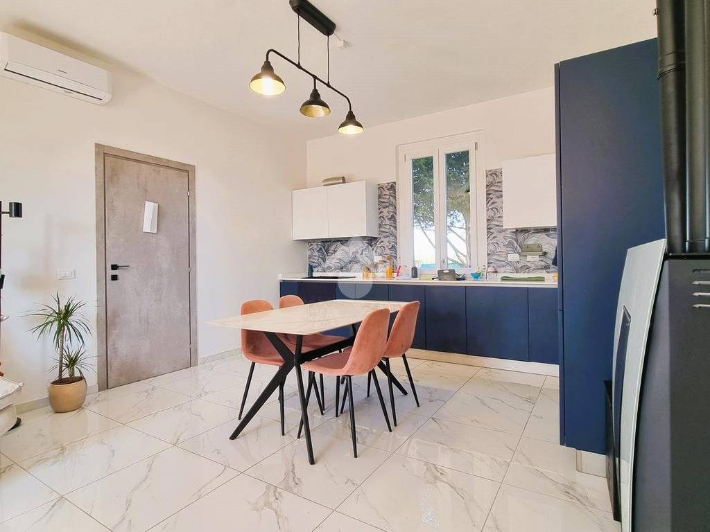 Villa a Bagnolo san vito in Via De Gasperi A., 30 - Foto 4