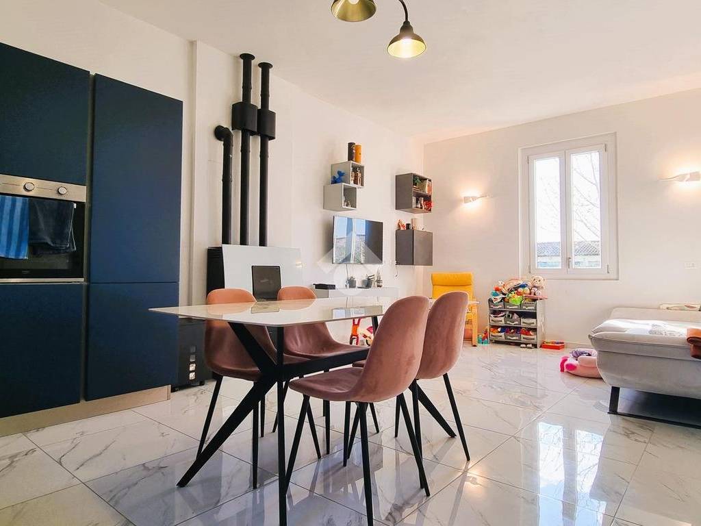 Villa a Bagnolo san vito in Via De Gasperi A., 30 - Foto 5