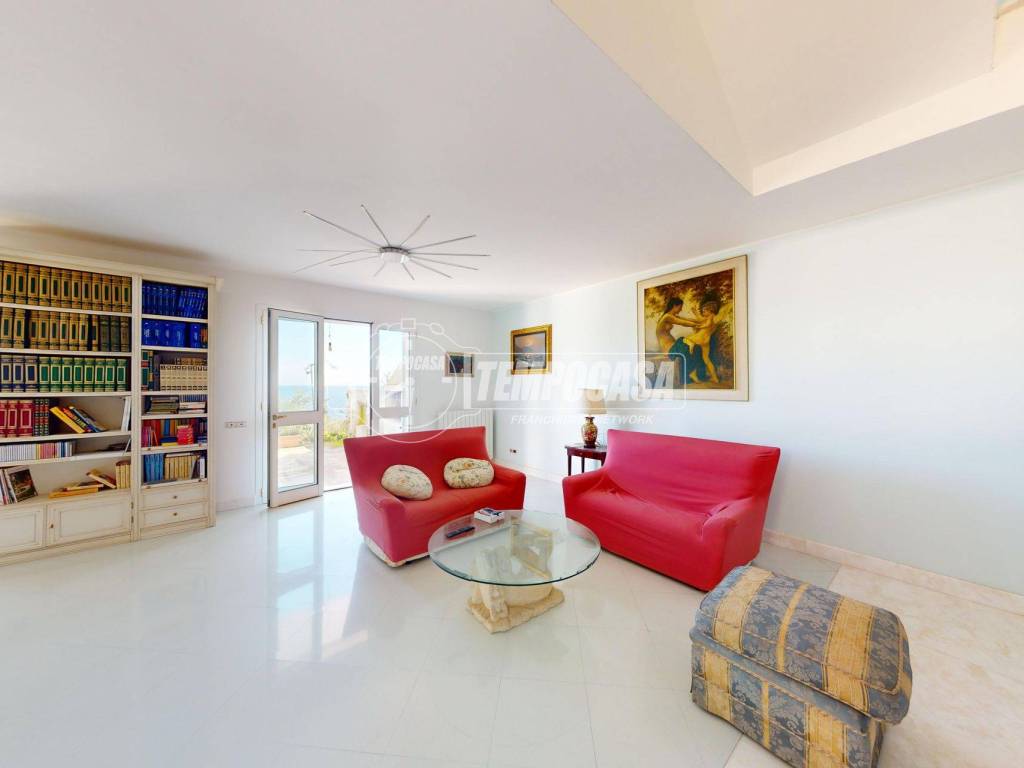 Casa indipendente a Andrano in Via Umberto Cagni 40 - Foto 2