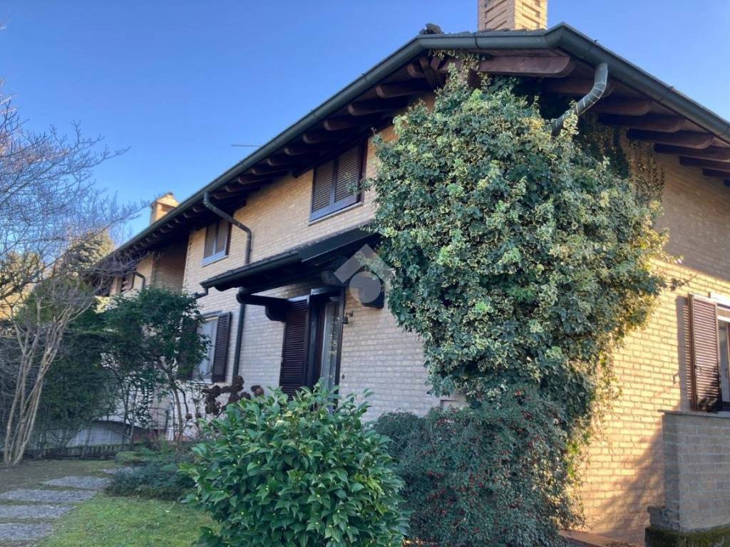 Villa a Vizzolo predabissi in Via Aldo Moro, 3 - Foto 1
