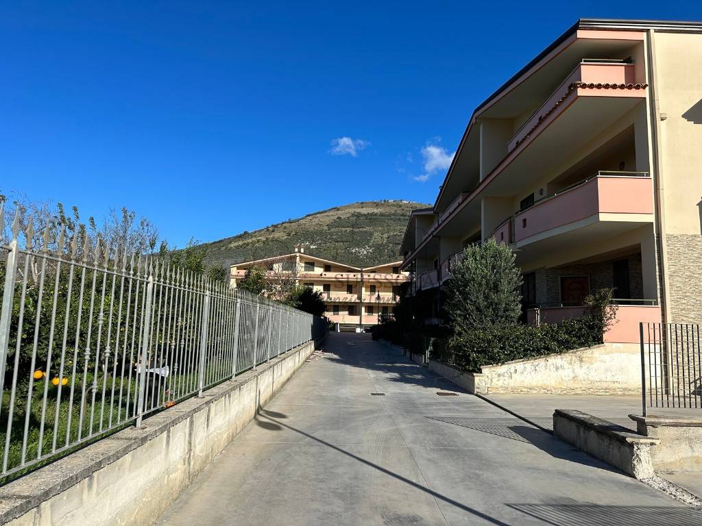 Villa a Santa maria a vico in Via Appia, 61 - Foto 2