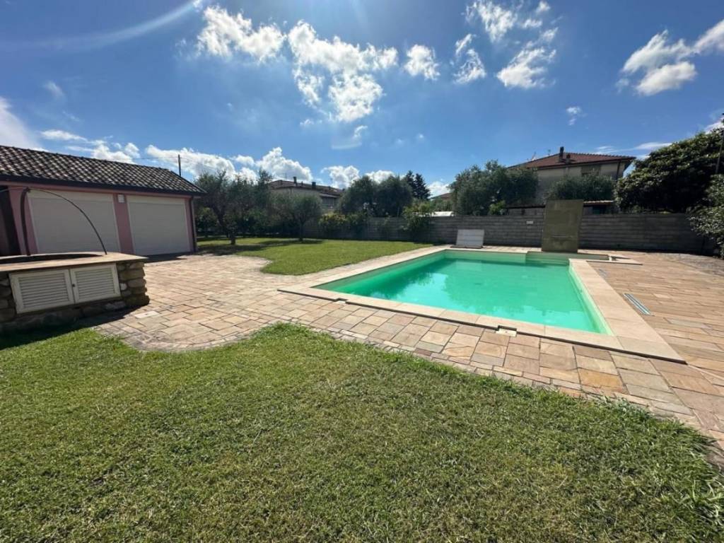 Villa a Castelnuovo magra in Strada Provinciale di Castelnuovo Magra - Foto 4